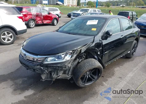 2017 Honda Accord Sport z USA, uszkodzony, nr VIN 1HGCR2F52HA125476